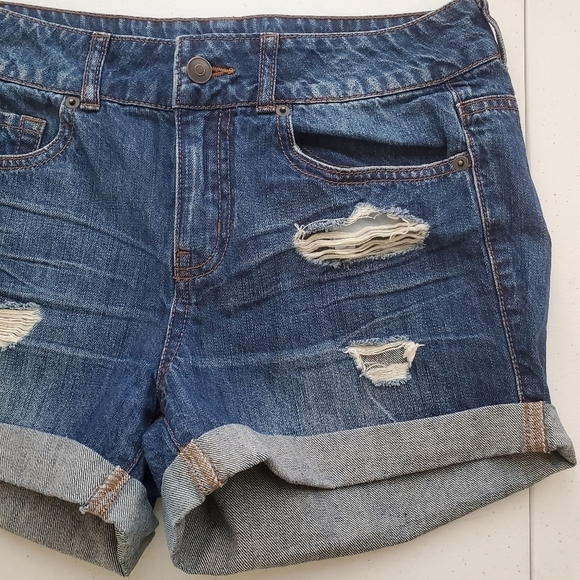 Forever 21 Denim Cuffed Shorts‎ 28 Distressed 100% cotton Midrise - Picture 6 of 7